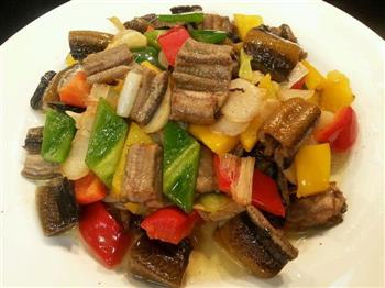 乐乐自家菜-大蒜烧鳝鱼怎么做，乐乐自家菜-大蒜烧鳝鱼怎么做好吃，乐乐自家菜-大蒜烧鳝鱼做法