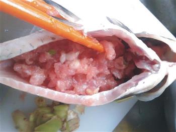 河鲫鱼塞肉怎么做，河鲫鱼塞肉怎么做好吃，河鲫鱼塞肉做法