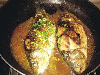 河鲫鱼塞肉怎么做，河鲫鱼塞肉怎么做好吃，河鲫鱼塞肉做法