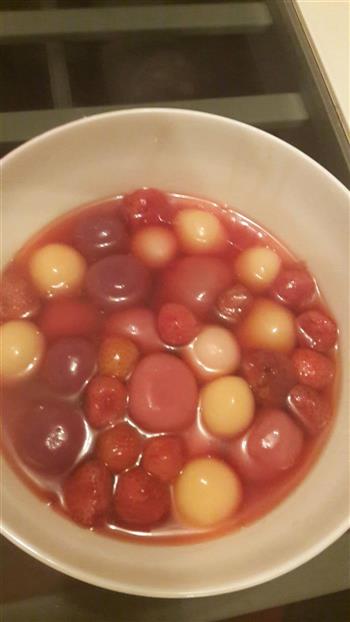 彩色草莓汤汤圆怎么做，彩色草莓汤汤圆怎么做好吃，彩色草莓汤汤圆做法