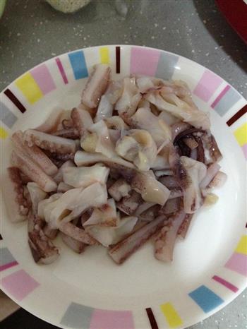 酱炒鱿鱼须怎么做，酱炒鱿鱼须怎么做好吃，酱炒鱿鱼须做法