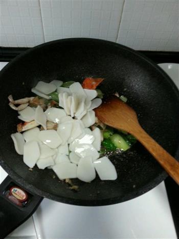 老干妈风味蟹炒年糕怎么做，老干妈风味蟹炒年糕怎么做好吃，老干妈风味蟹炒年糕做法