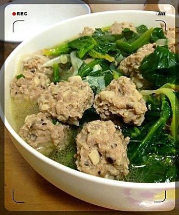 香菇肉丸菠菜汤怎么做，香菇肉丸菠菜汤怎么做好吃，香菇肉丸菠菜汤做法