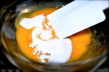 巧克力皮夹心蛋糕怎么做，巧克力皮夹心蛋糕怎么做好吃，巧克力皮夹心蛋糕做法