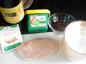 酱烤鸡肉汉堡怎么做，酱烤鸡肉汉堡怎么做好吃，酱烤鸡肉汉堡做法