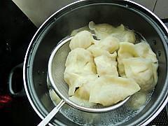茄子猪肉水饺怎么做，茄子猪肉水饺怎么做好吃，茄子猪肉水饺做法