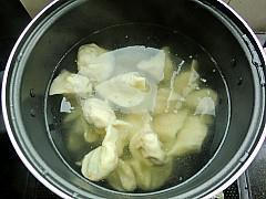 茄子猪肉水饺怎么做，茄子猪肉水饺怎么做好吃，茄子猪肉水饺做法