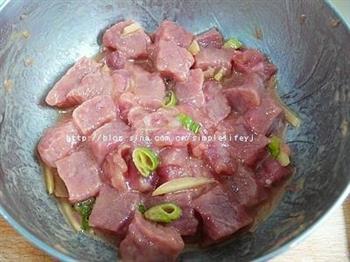 尖椒牛肉夹馍怎么做，尖椒牛肉夹馍怎么做好吃，尖椒牛肉夹馍做法
