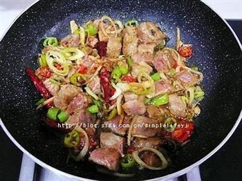 尖椒牛肉夹馍怎么做，尖椒牛肉夹馍怎么做好吃，尖椒牛肉夹馍做法