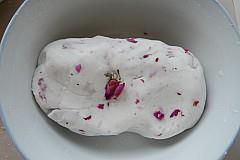 玫瑰蒸糕怎么做，玫瑰蒸糕怎么做好吃，玫瑰蒸糕做法