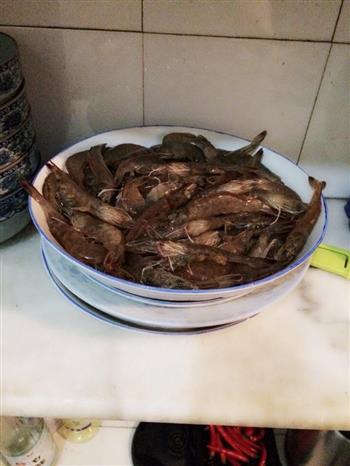 红烧基围虾怎么做，红烧基围虾怎么做好吃，红烧基围虾做法