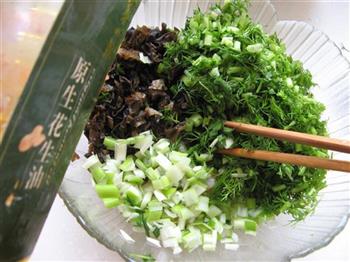 三鲜锅贴怎么做，三鲜锅贴怎么做好吃，三鲜锅贴做法