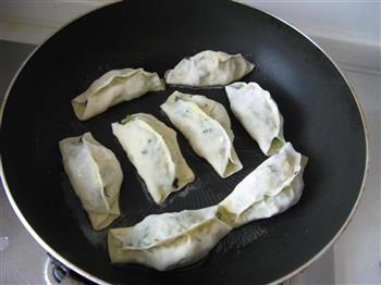 三鲜锅贴怎么做，三鲜锅贴怎么做好吃，三鲜锅贴做法