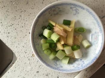 红烧豆腐鲫鱼怎么做，红烧豆腐鲫鱼怎么做好吃，红烧豆腐鲫鱼做法