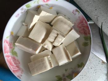 红烧豆腐鲫鱼怎么做，红烧豆腐鲫鱼怎么做好吃，红烧豆腐鲫鱼做法