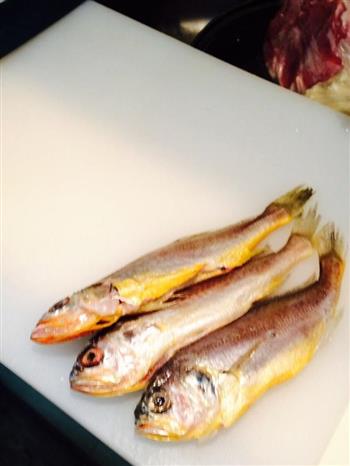 小黄鱼炖豆腐怎么做，小黄鱼炖豆腐怎么做好吃，小黄鱼炖豆腐做法