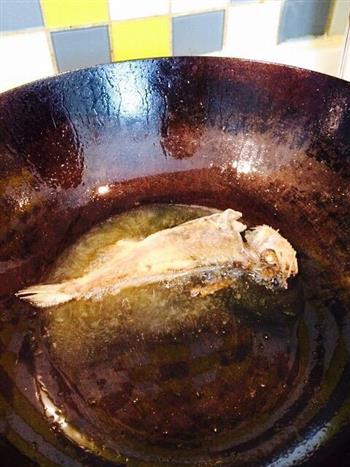 小黄鱼炖豆腐怎么做，小黄鱼炖豆腐怎么做好吃，小黄鱼炖豆腐做法
