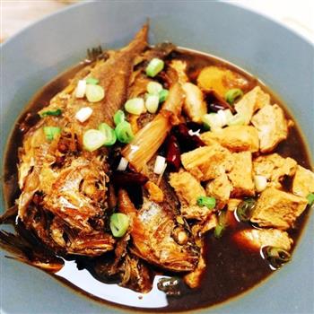 小黄鱼炖豆腐怎么做，小黄鱼炖豆腐怎么做好吃，小黄鱼炖豆腐做法