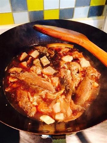 小黄鱼炖豆腐怎么做，小黄鱼炖豆腐怎么做好吃，小黄鱼炖豆腐做法