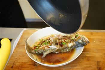 梁食清蒸鲈鱼怎么做，梁食清蒸鲈鱼怎么做好吃，梁食清蒸鲈鱼做法