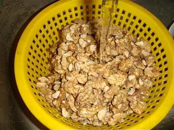 挂霜核桃怎么做，挂霜核桃怎么做好吃，挂霜核桃做法