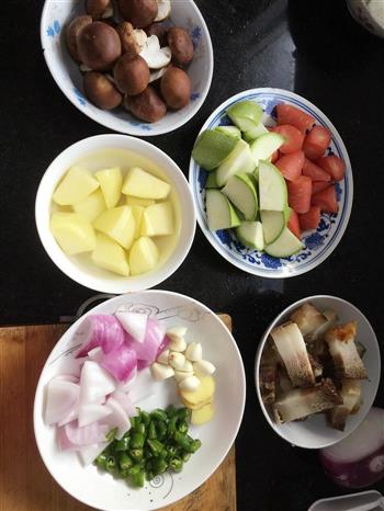 腊肉煲怎么做，腊肉煲怎么做好吃，腊肉煲做法