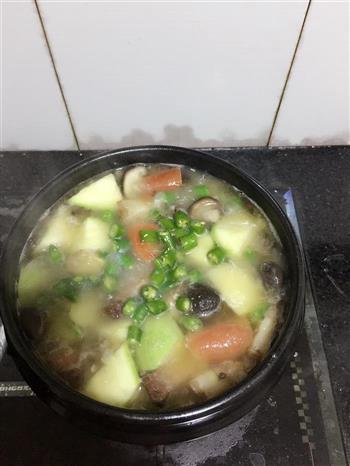 腊肉煲怎么做，腊肉煲怎么做好吃，腊肉煲做法