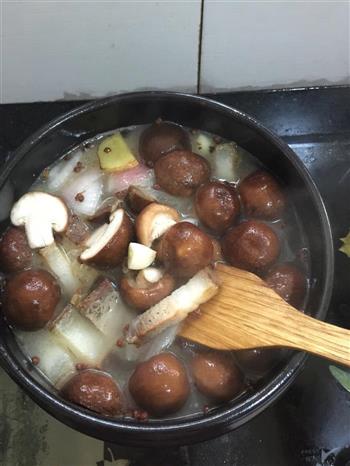 腊肉煲怎么做，腊肉煲怎么做好吃，腊肉煲做法