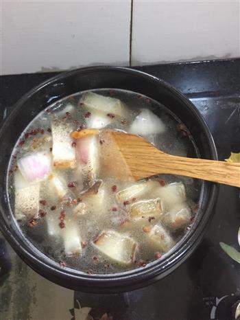 腊肉煲怎么做，腊肉煲怎么做好吃，腊肉煲做法