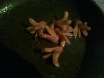 黑蒜章鱼小香肠怎么做，黑蒜章鱼小香肠怎么做好吃，黑蒜章鱼小香肠做法