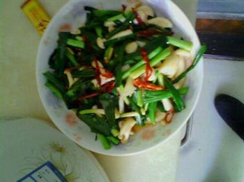 蒜苗炒大头菇怎么做，蒜苗炒大头菇怎么做好吃，蒜苗炒大头菇做法
