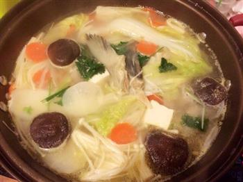三文鱼鳍汤怎么做，三文鱼鳍汤怎么做好吃，三文鱼鳍汤做法