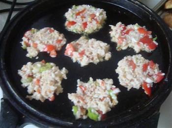 香煎番茄米饼怎么做，香煎番茄米饼怎么做好吃，香煎番茄米饼做法