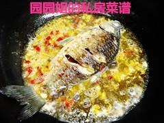舌尖还原-啤酒泡菜鲫鱼怎么做，舌尖还原-啤酒泡菜鲫鱼怎么做好吃，舌尖还原-啤酒泡菜鲫鱼做法