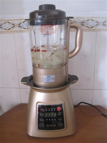 桃胶银耳露怎么做，桃胶银耳露怎么做好吃，桃胶银耳露做法