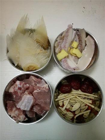 小鱼翅响螺片煲排骨汤怎么做，小鱼翅响螺片煲排骨汤怎么做好吃，小鱼翅响螺片煲排骨汤做法