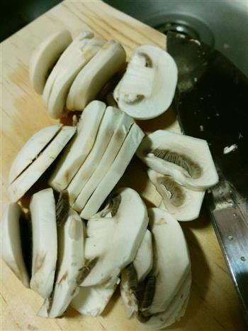 蘑菇瘦肉汤怎么做，蘑菇瘦肉汤怎么做好吃，蘑菇瘦肉汤做法