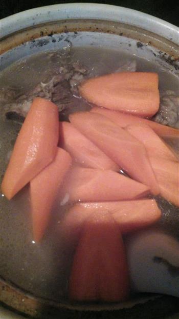 莲藕萝卜猪骨汤怎么做，莲藕萝卜猪骨汤怎么做好吃，莲藕萝卜猪骨汤做法