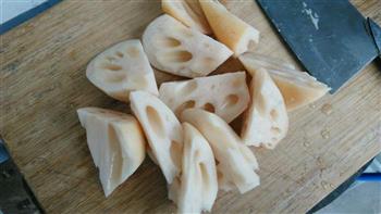 莲藕萝卜猪骨汤怎么做，莲藕萝卜猪骨汤怎么做好吃，莲藕萝卜猪骨汤做法
