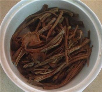 茶树菇排骨汤怎么做，茶树菇排骨汤怎么做好吃，茶树菇排骨汤做法