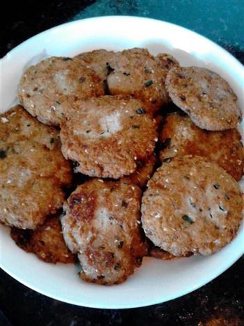 香煎刀鱼饼怎么做，香煎刀鱼饼怎么做好吃，香煎刀鱼饼做法