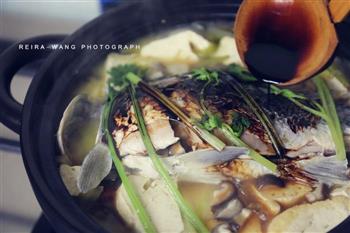 芹菜鲫鱼豆腐怎么做，芹菜鲫鱼豆腐怎么做好吃，芹菜鲫鱼豆腐做法