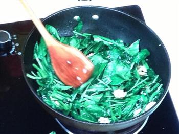 核桃仁菠菜怎么做，核桃仁菠菜怎么做好吃，核桃仁菠菜做法