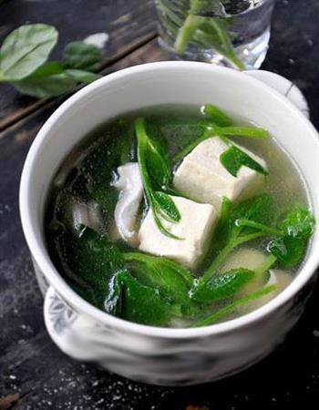 豌豆尖豆腐汤怎么做，豌豆尖豆腐汤怎么做好吃，豌豆尖豆腐汤做法