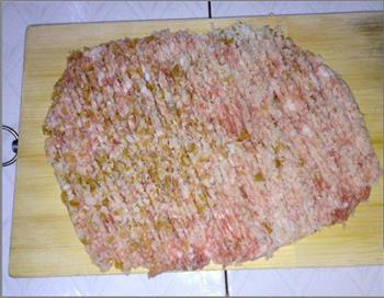 莲藕香菇肉饼怎么做，莲藕香菇肉饼怎么做好吃，莲藕香菇肉饼做法