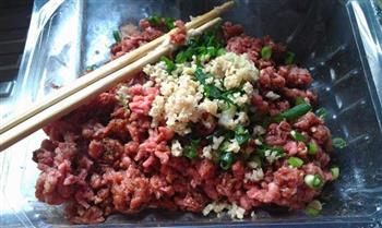 牛肉豌豆烧饼怎么做，牛肉豌豆烧饼怎么做好吃，牛肉豌豆烧饼做法