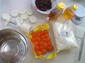 广式蛋黄豆沙月饼怎么做，广式蛋黄豆沙月饼怎么做好吃，广式蛋黄豆沙月饼做法