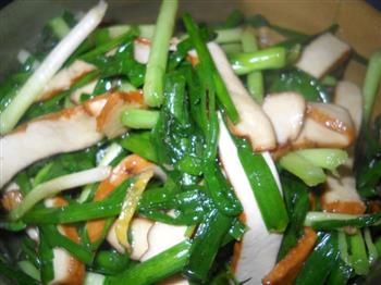 韭菜炒豆干怎么做，韭菜炒豆干怎么做好吃，韭菜炒豆干做法