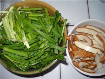 韭菜炒豆干怎么做，韭菜炒豆干怎么做好吃，韭菜炒豆干做法