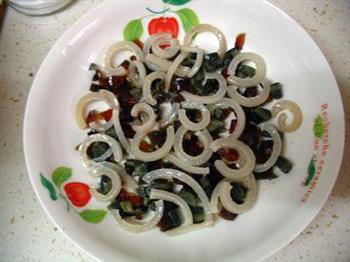 松花皮冻怎么做，松花皮冻怎么做好吃，松花皮冻做法